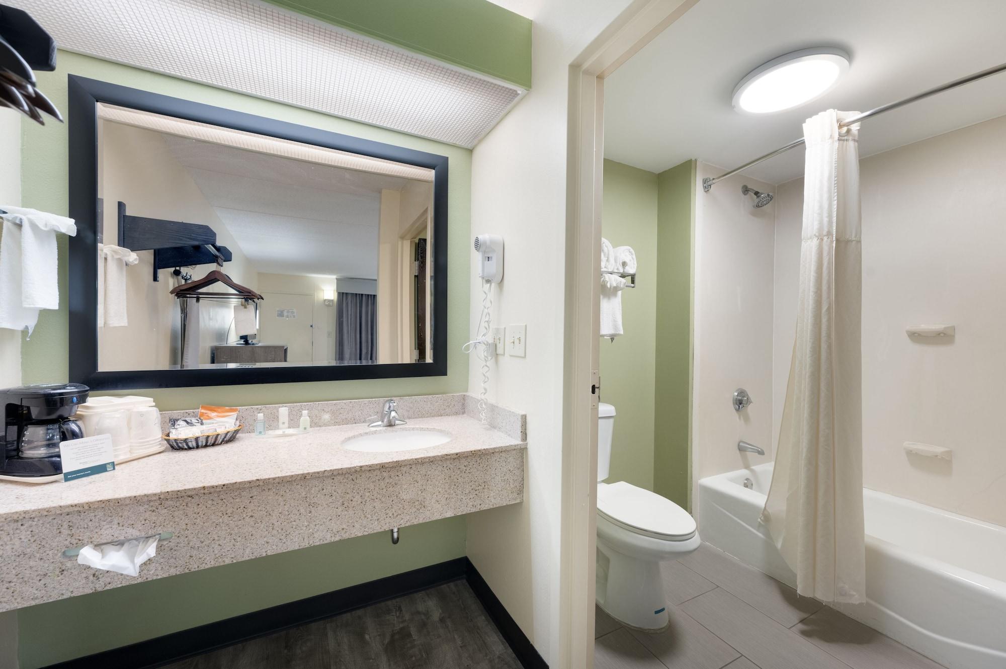 Quality Inn Airport - Southeast Irondale Екстериор снимка