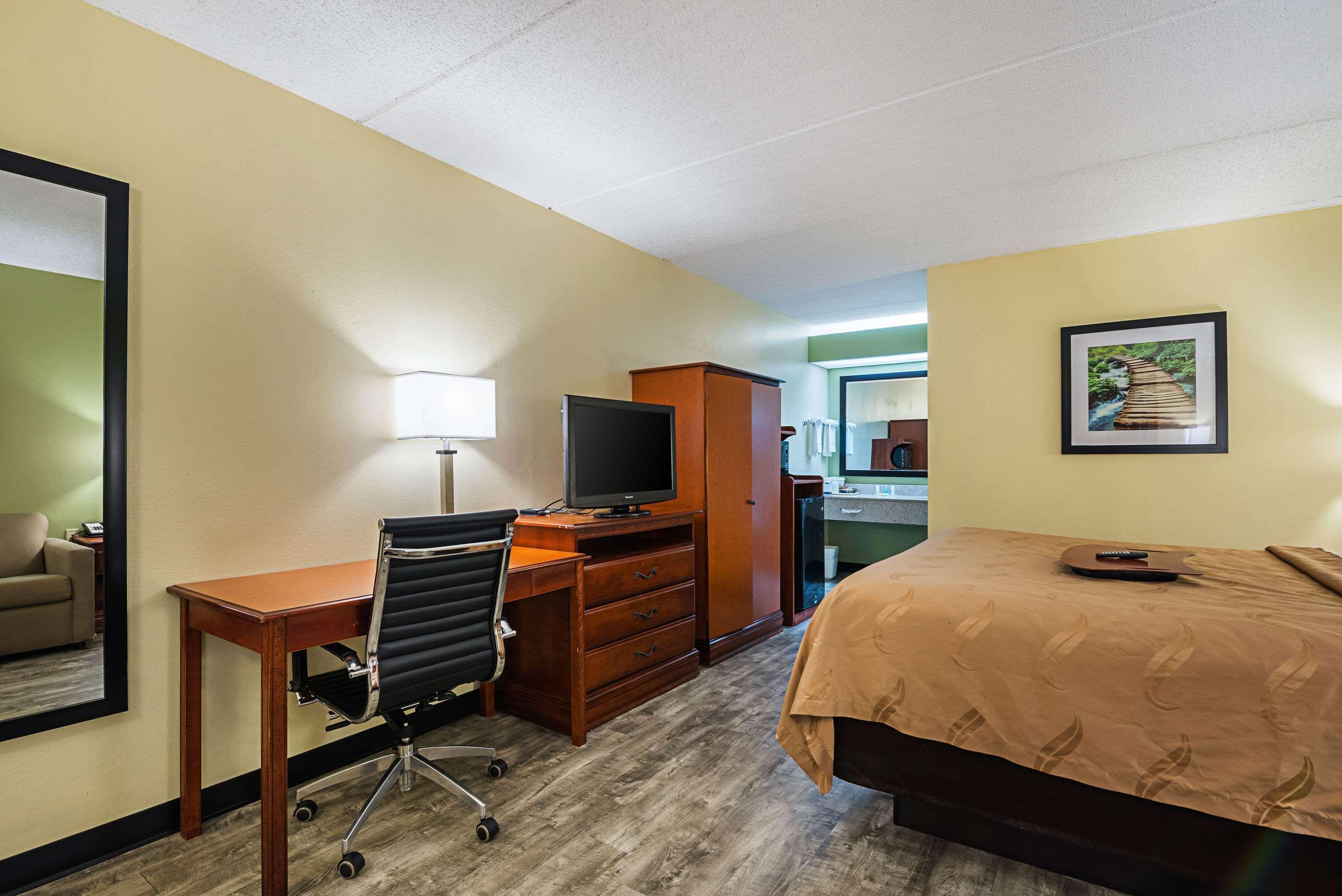 Quality Inn Airport - Southeast Irondale Екстериор снимка