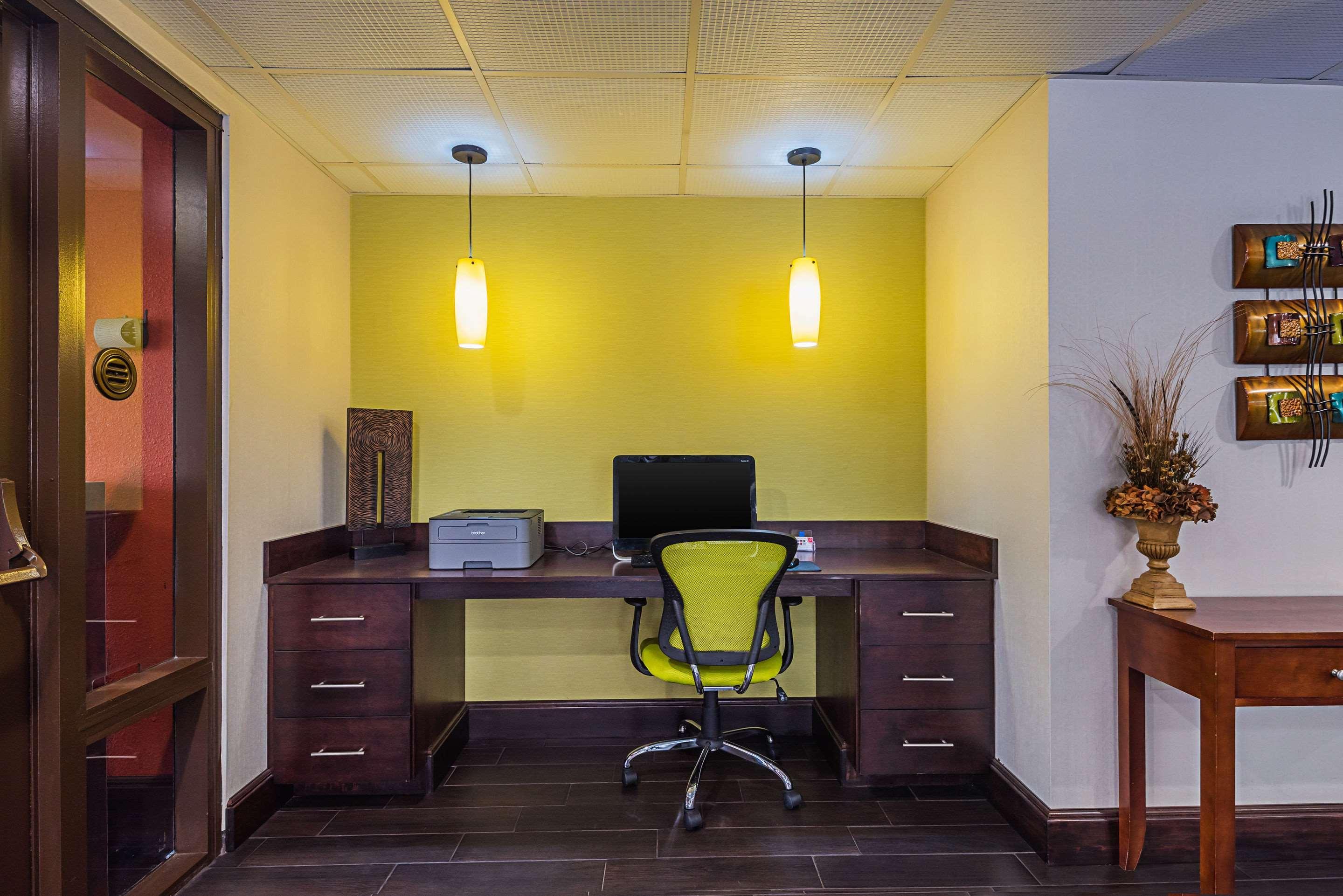 Quality Inn Airport - Southeast Irondale Екстериор снимка
