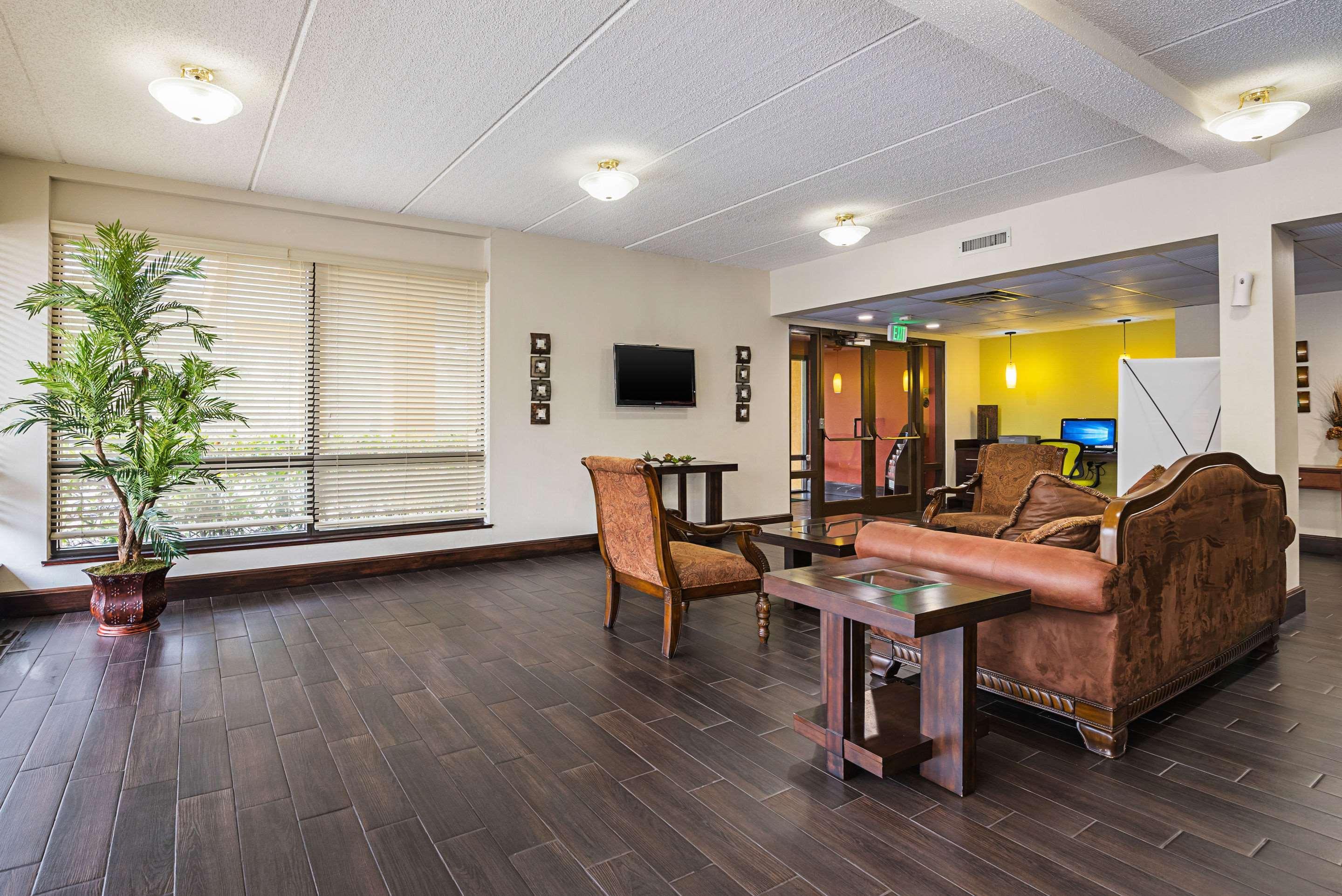 Quality Inn Airport - Southeast Irondale Екстериор снимка