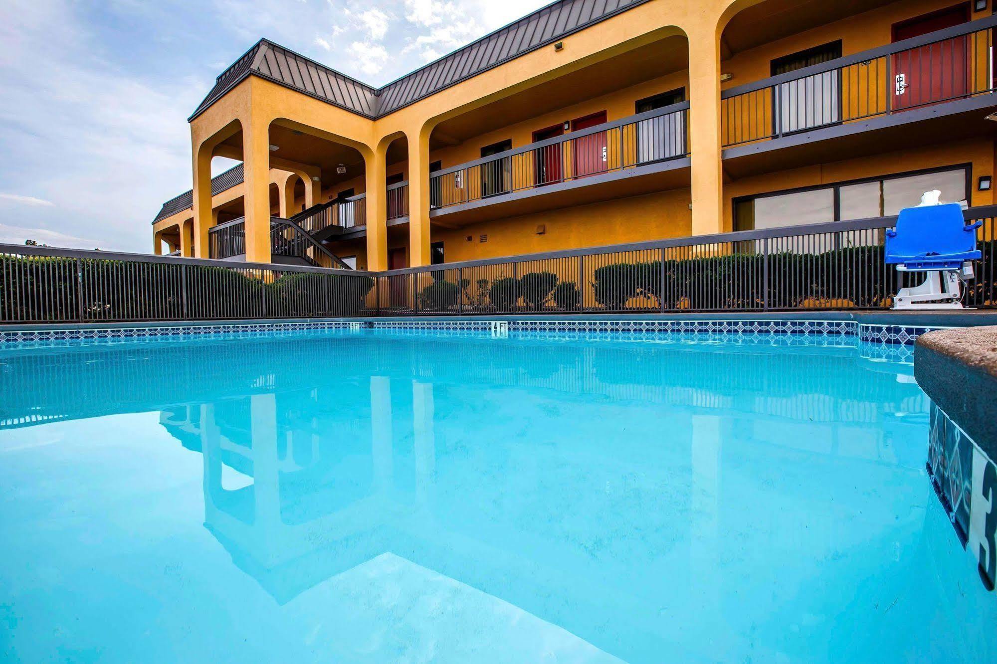Quality Inn Airport - Southeast Irondale Екстериор снимка